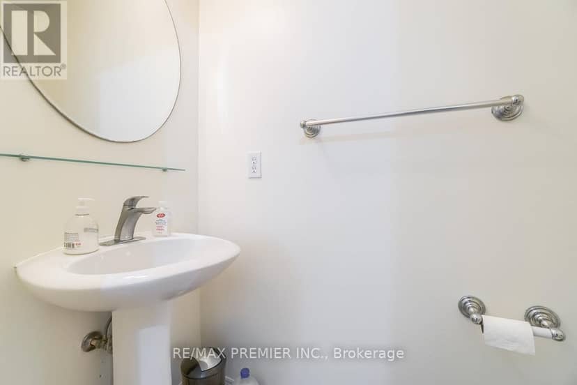 193 Roxbury Street — photo 16 of 40