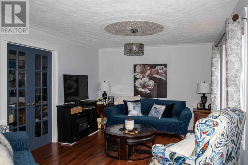 253 John Cabot Drive — photo 11 of 21