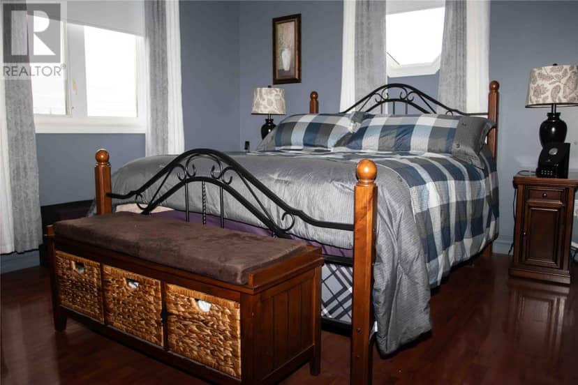 253 John Cabot Drive — photo 13 of 21