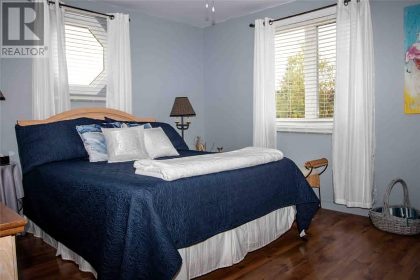 253 John Cabot Drive — photo 18 of 21