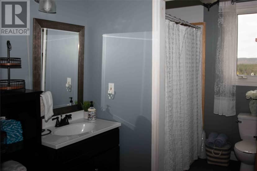 253 John Cabot Drive — photo 20 of 21