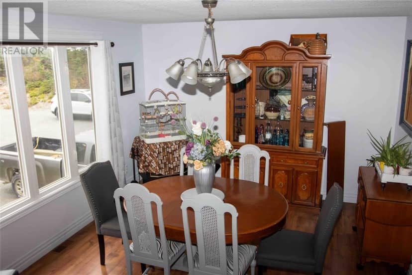 253 John Cabot Drive — photo 9 of 21