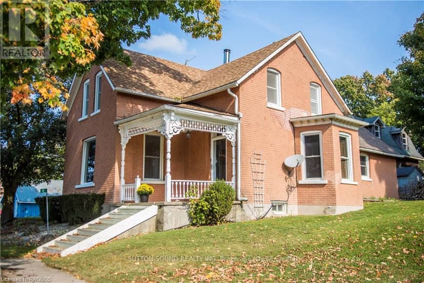 8 Elizabeth Drive — photo 1 of 20