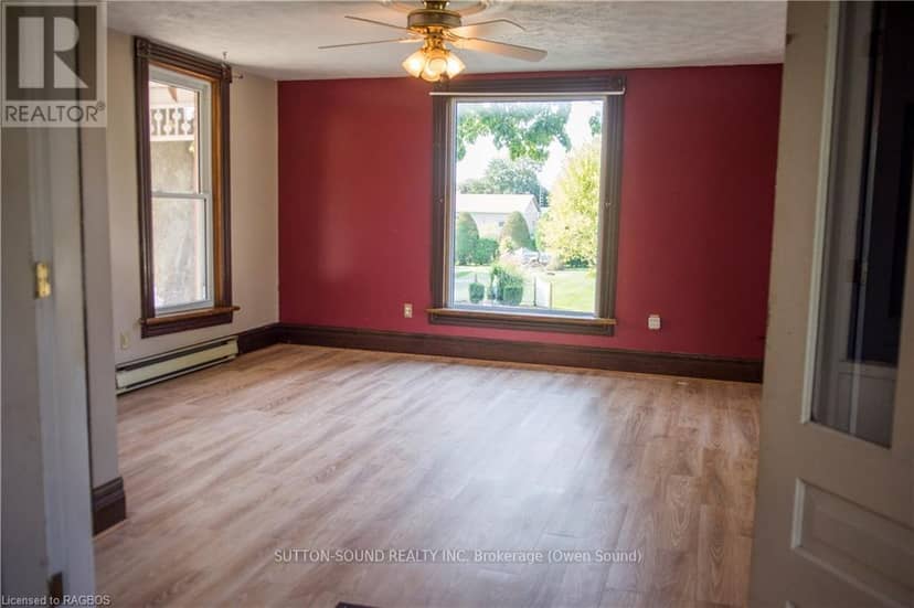 8 Elizabeth Drive — photo 11 of 20