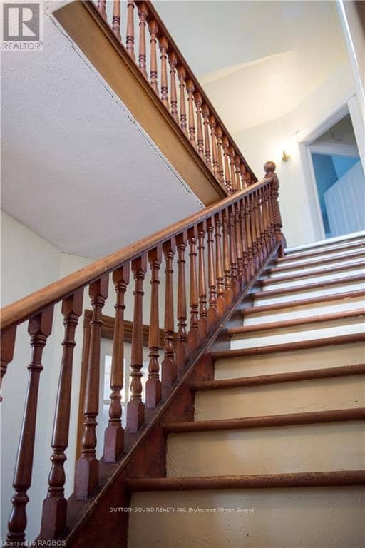 8 Elizabeth Drive — photo 12 of 20