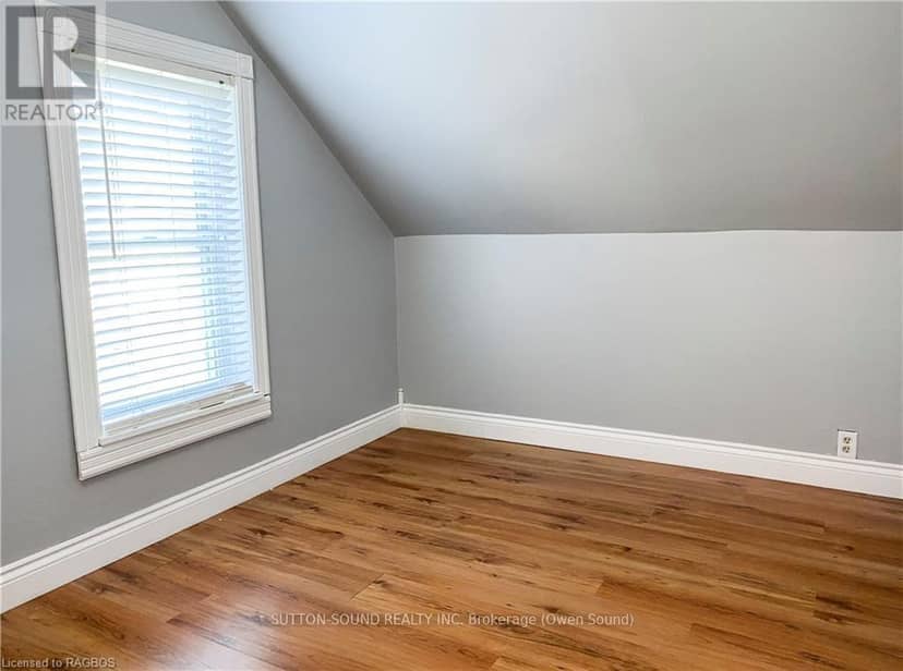 8 Elizabeth Drive — photo 15 of 20