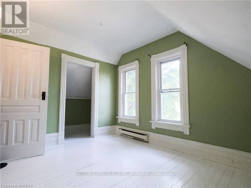 8 Elizabeth Drive — photo 16 of 20