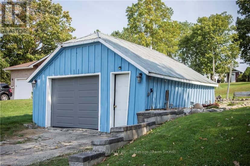 8 Elizabeth Drive — photo 18 of 20