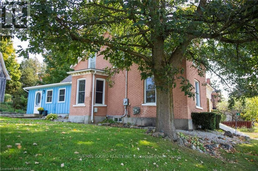 8 Elizabeth Drive — photo 3 of 20