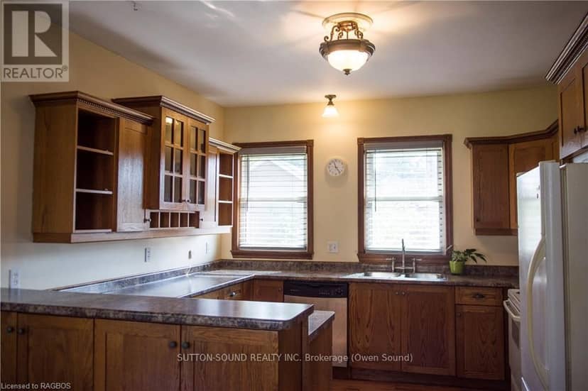 8 Elizabeth Drive — photo 4 of 20
