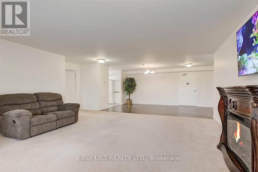 311 - 8 Huron Street — photo 12 of 32