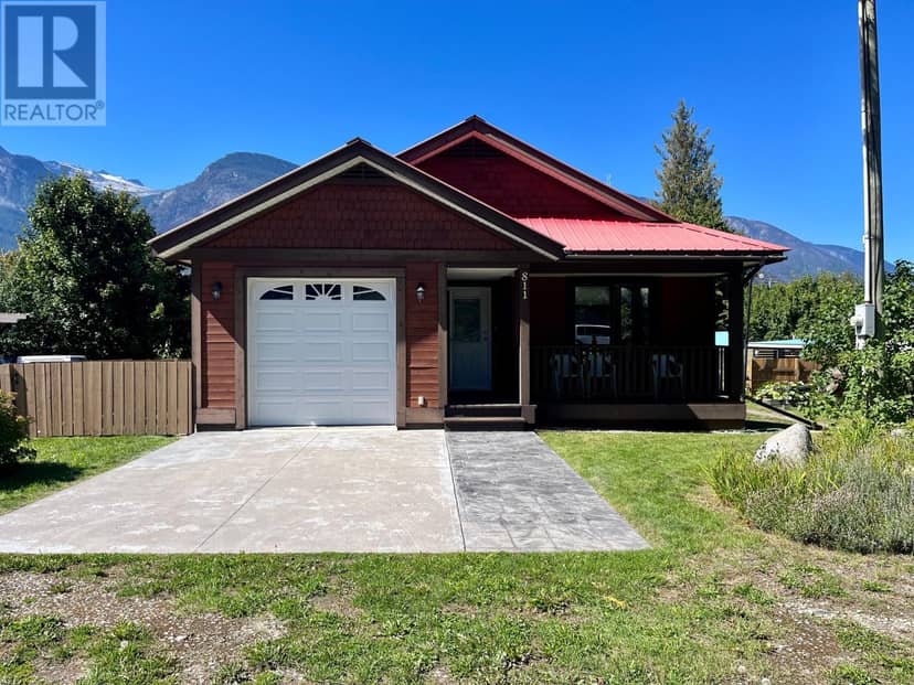 811 KILDARE Street, New Denver