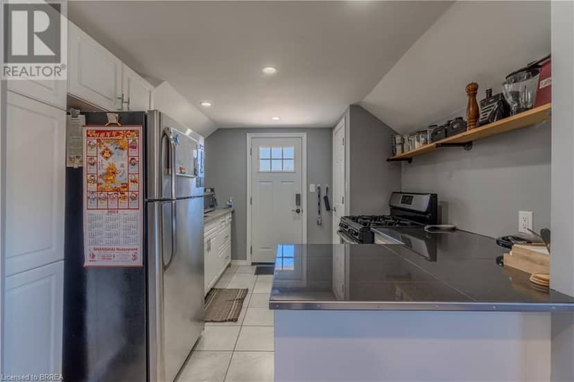 21 WADE Avenue — photo 11 of 21