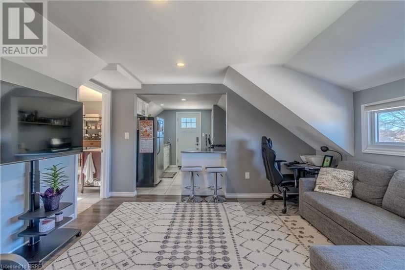 21 WADE Avenue — photo 16 of 21