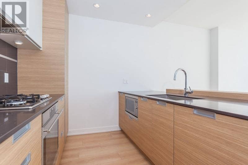 3302 4688 KINGSWAY, Burnaby, photo 2
