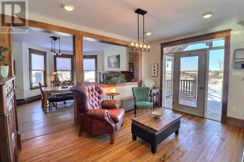 610 Main Street, Montague, photo 3
