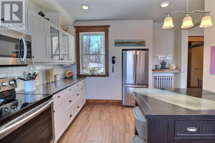 610 Main Street, Montague, photo 5