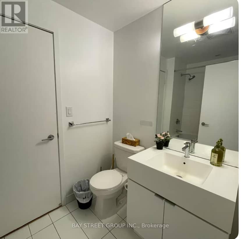 4303 - 21 Iceboat Terrace — photo 7 of 12