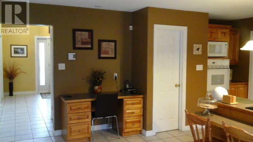 19 Hawthorn Avenue — photo 14 of 40