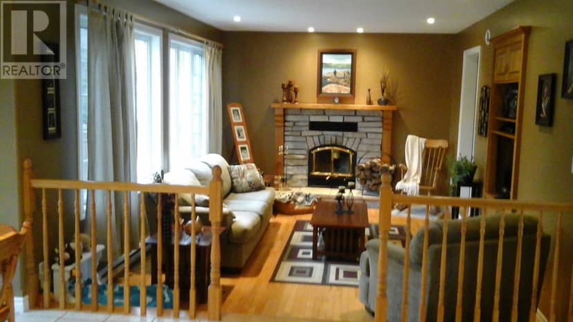 19 Hawthorn Avenue — photo 17 of 40