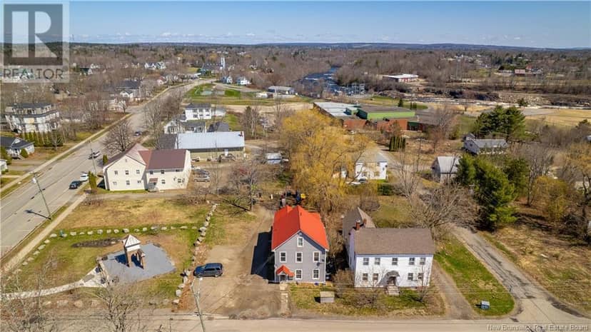 25 Pleasant Street — photo 11 of 18