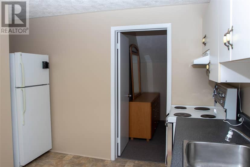 13 Confederation Drive — photo 10 of 16