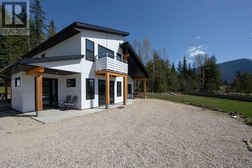 215 Cotswold Road, Nakusp