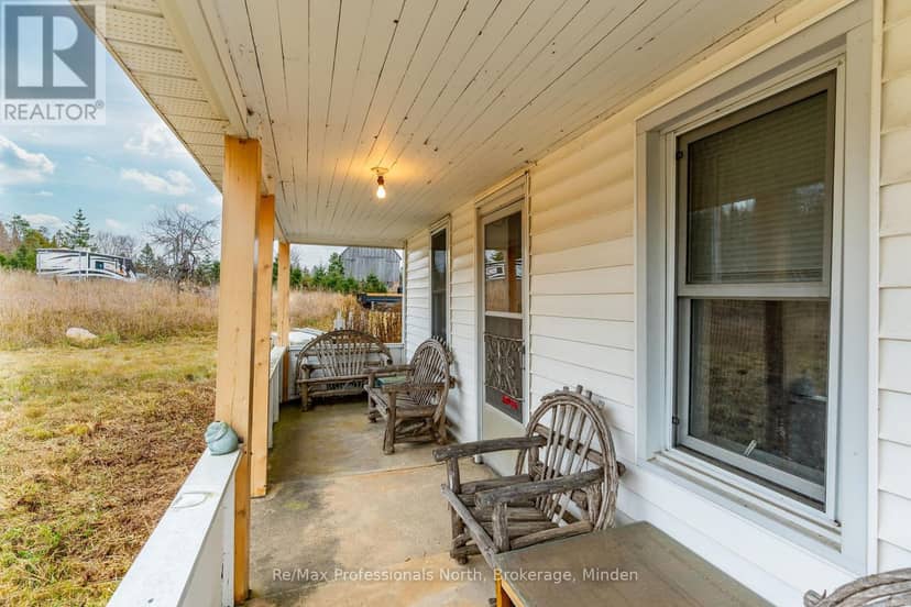 1047 McCrea Road — photo 4 of 40