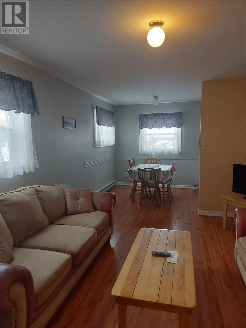 16 A/B and 18 Currie Avenue — photo 3 of 13