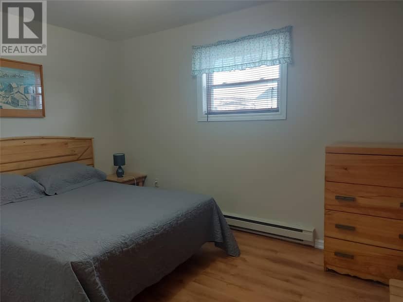 16 A/B and 18 Currie Avenue — photo 4 of 13