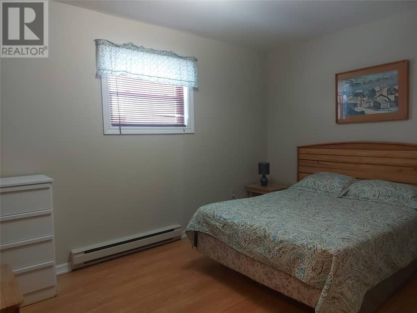 16 A/B and 18 Currie Avenue — photo 5 of 13