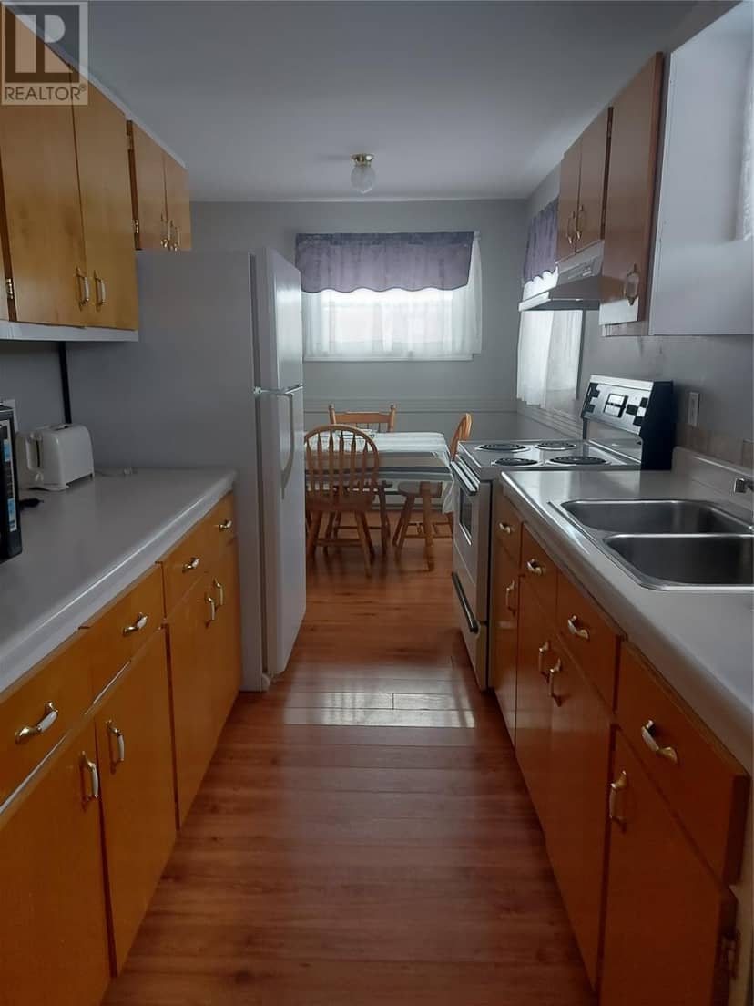 16 A/B and 18 Currie Avenue — photo 7 of 13