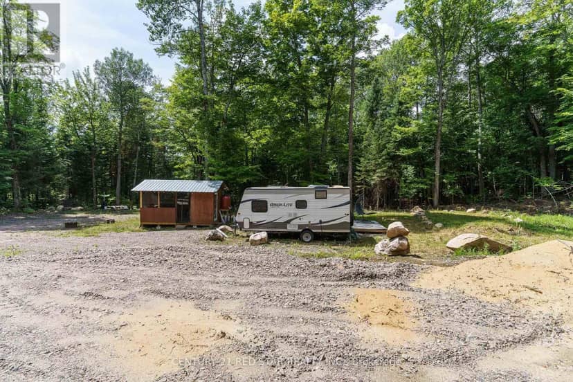 2978 Glamorgan Road, Highlands East, photo 7
