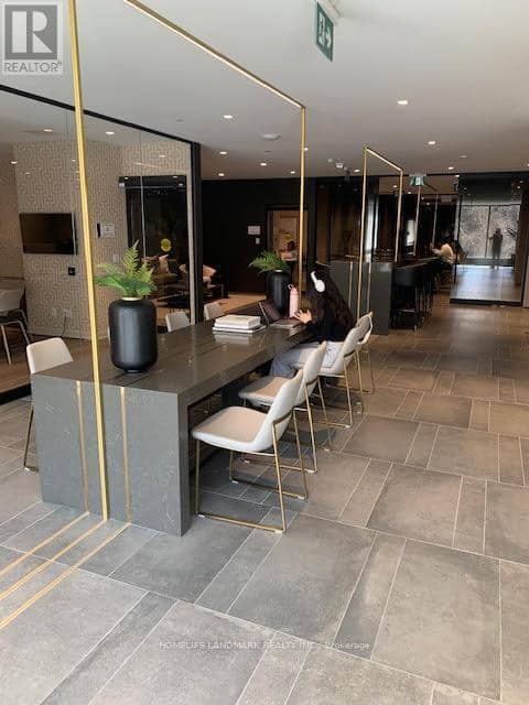 806 - 319 Jarvis Street — photo 9 of 18