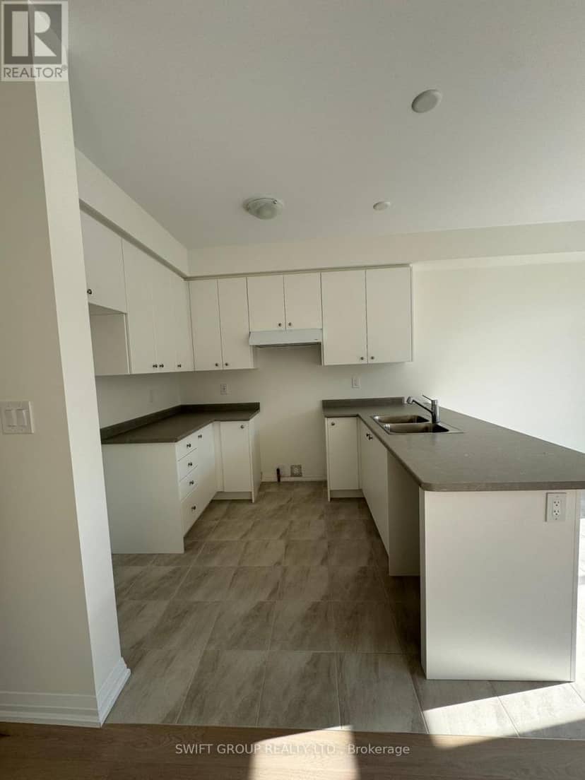 123 Granville Crescent — photo 4 of 28