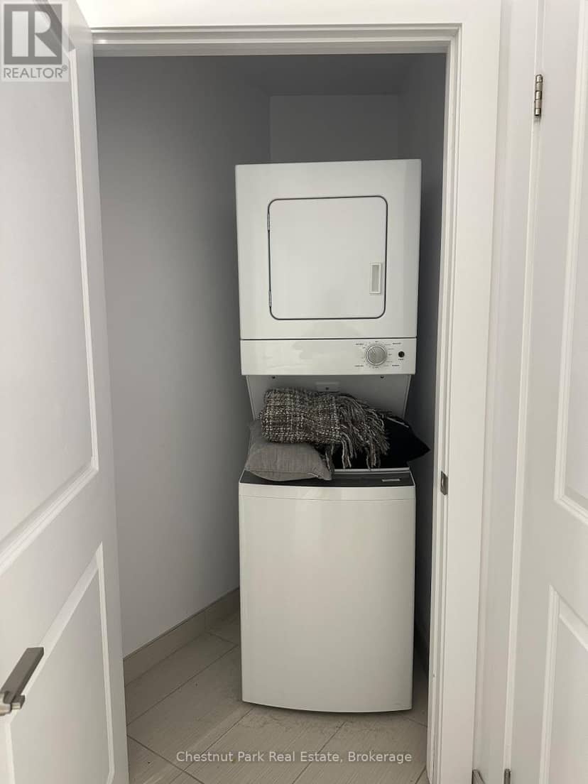 330 - 25 Pen Lake Point Road — photo 11 of 29