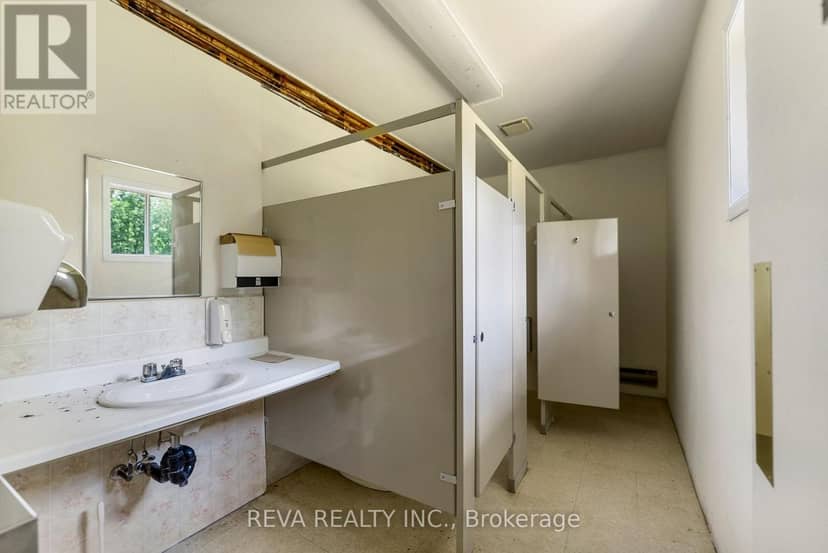 786 Centreview Road — photo 12 of 22