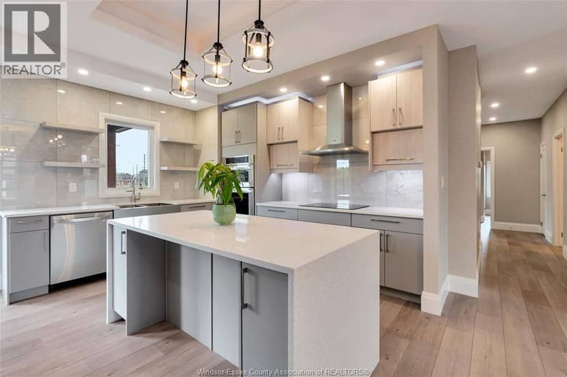 121 Hazel Crescent — photo 9 of 32