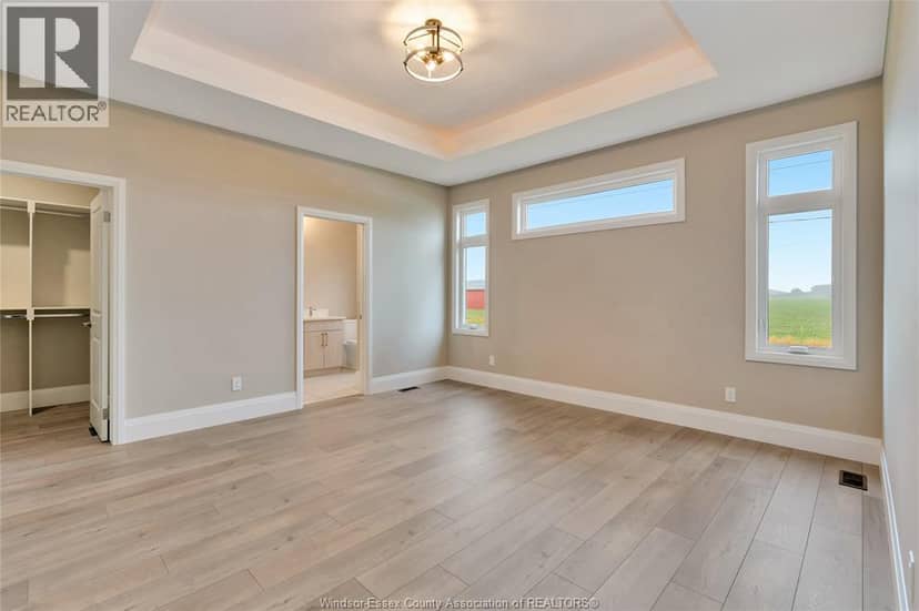 121 Hazel Crescent — photo 15 of 32