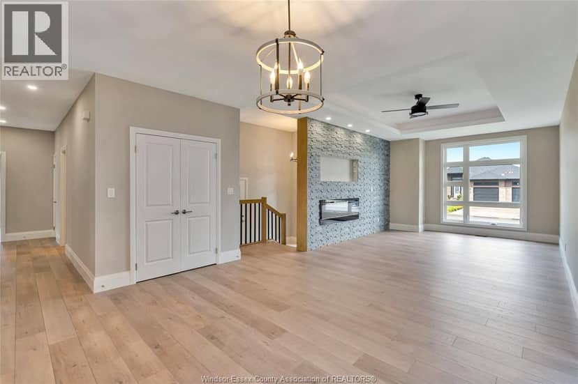 121 Hazel Crescent — photo 6 of 32
