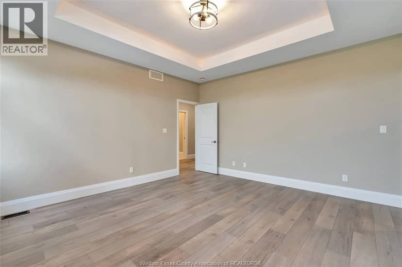121 Hazel Crescent — photo 16 of 32