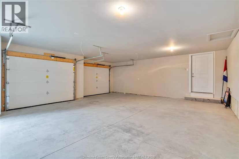 121 Hazel Crescent — photo 27 of 32