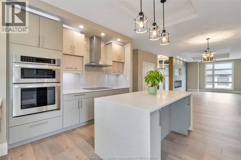 121 Hazel Crescent — photo 11 of 32