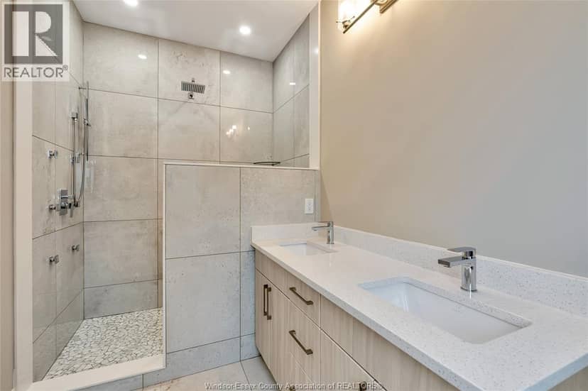 121 Hazel Crescent — photo 17 of 32