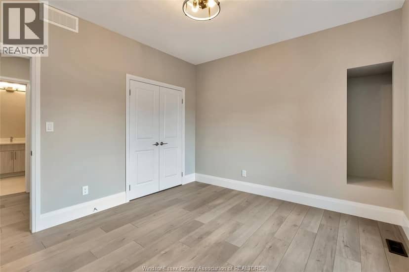 121 Hazel Crescent — photo 22 of 32