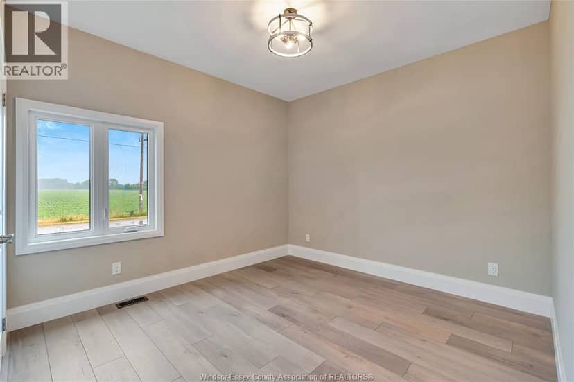 121 Hazel Crescent — photo 18 of 32