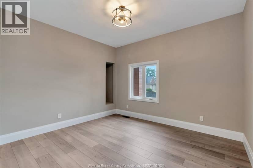 121 Hazel Crescent — photo 21 of 32