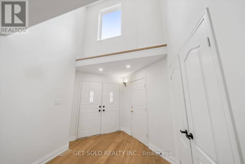27 Edenbridge Drive — photo 4 of 40
