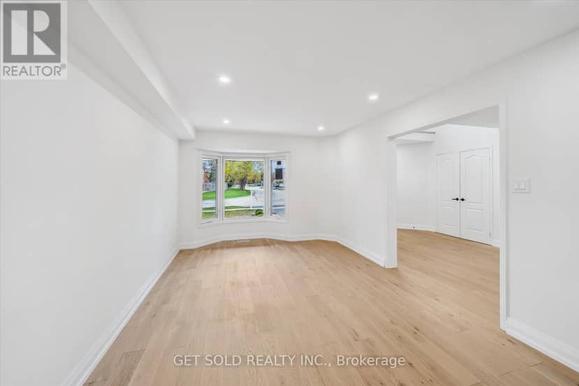 27 Edenbridge Drive — photo 5 of 40