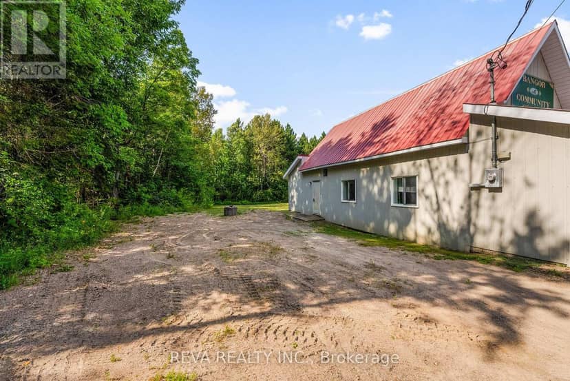 786 Centreview Road — photo 3 of 22